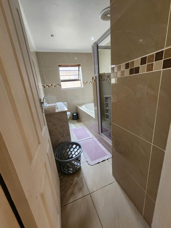 To Let 4 Bedroom Property for Rent in Parsonsvlei Eastern Cape